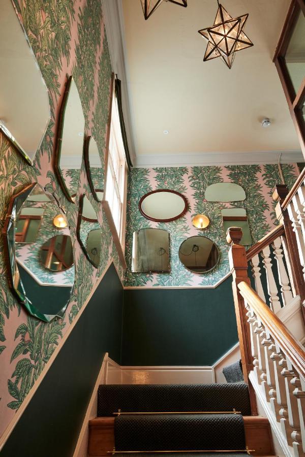 Отель The Kings Arms Вудсток Экстерьер фото