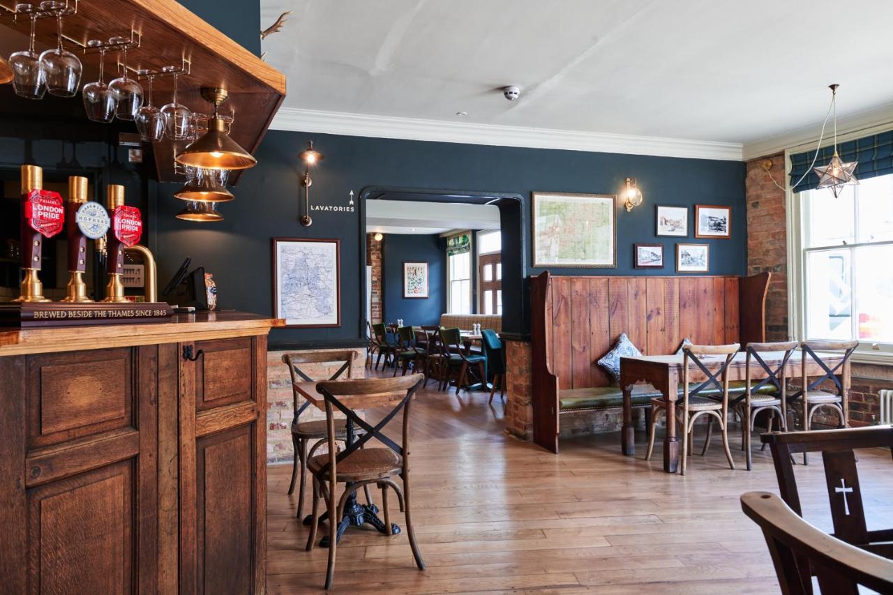 Отель The Kings Arms Вудсток Экстерьер фото