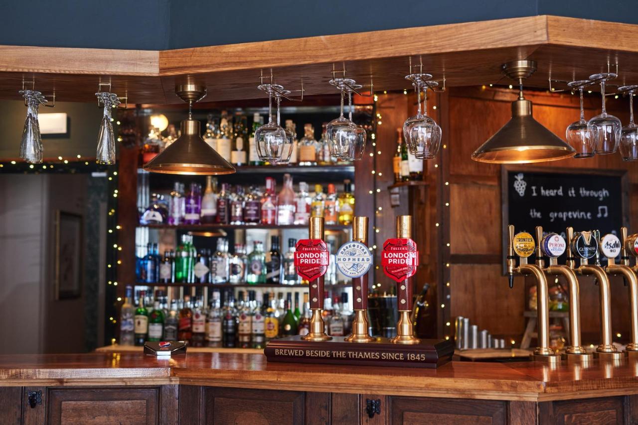 Отель The Kings Arms Вудсток Экстерьер фото