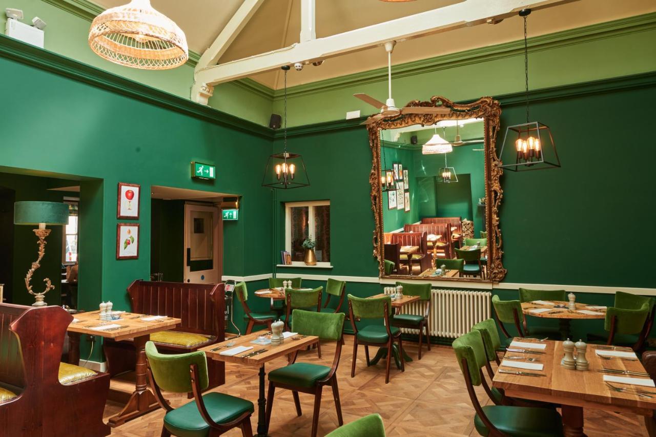 Отель The Kings Arms Вудсток Экстерьер фото