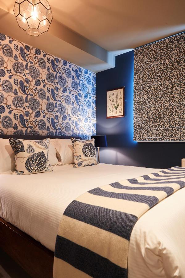 Отель The Kings Arms Вудсток Экстерьер фото