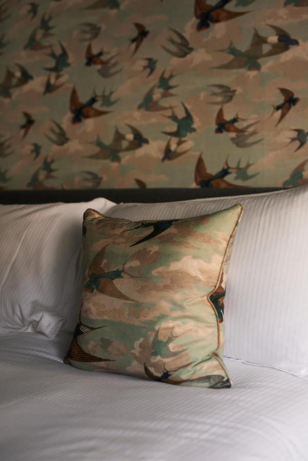 Отель The Kings Arms Вудсток Экстерьер фото