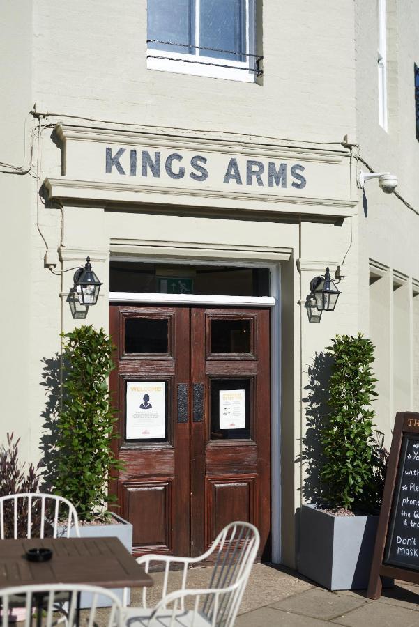 Отель The Kings Arms Вудсток Экстерьер фото