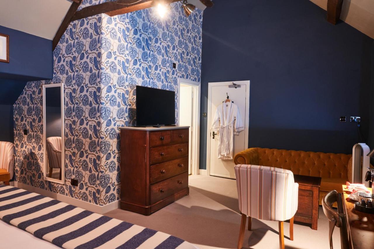 Отель The Kings Arms Вудсток Экстерьер фото