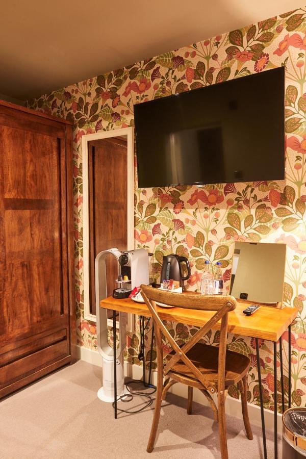 Отель The Kings Arms Вудсток Экстерьер фото