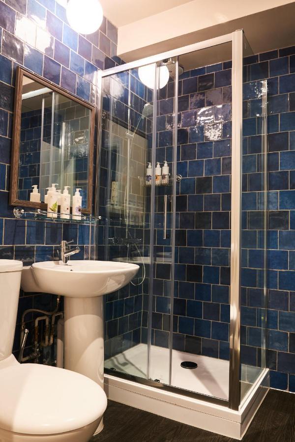 Отель The Kings Arms Вудсток Экстерьер фото
