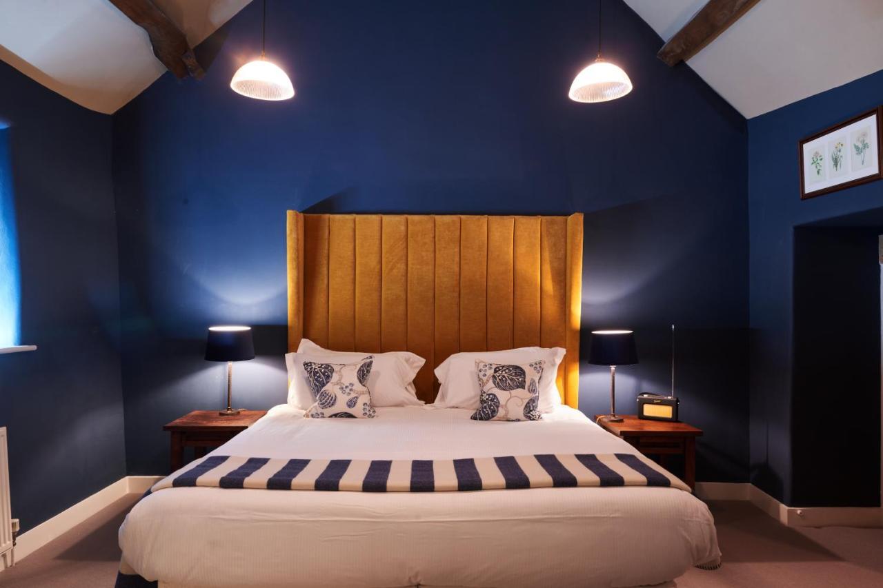 Отель The Kings Arms Вудсток Экстерьер фото