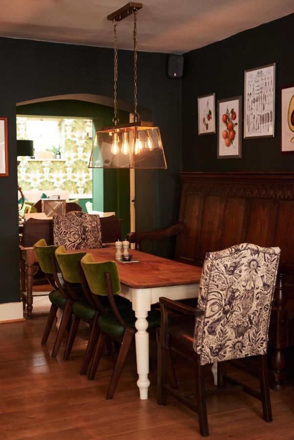 Отель The Kings Arms Вудсток Экстерьер фото