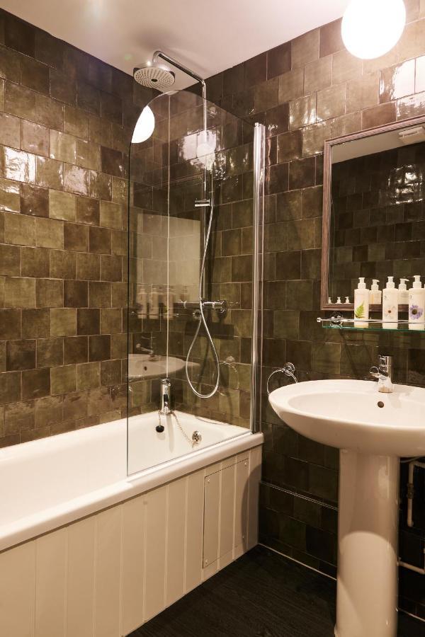 Отель The Kings Arms Вудсток Экстерьер фото