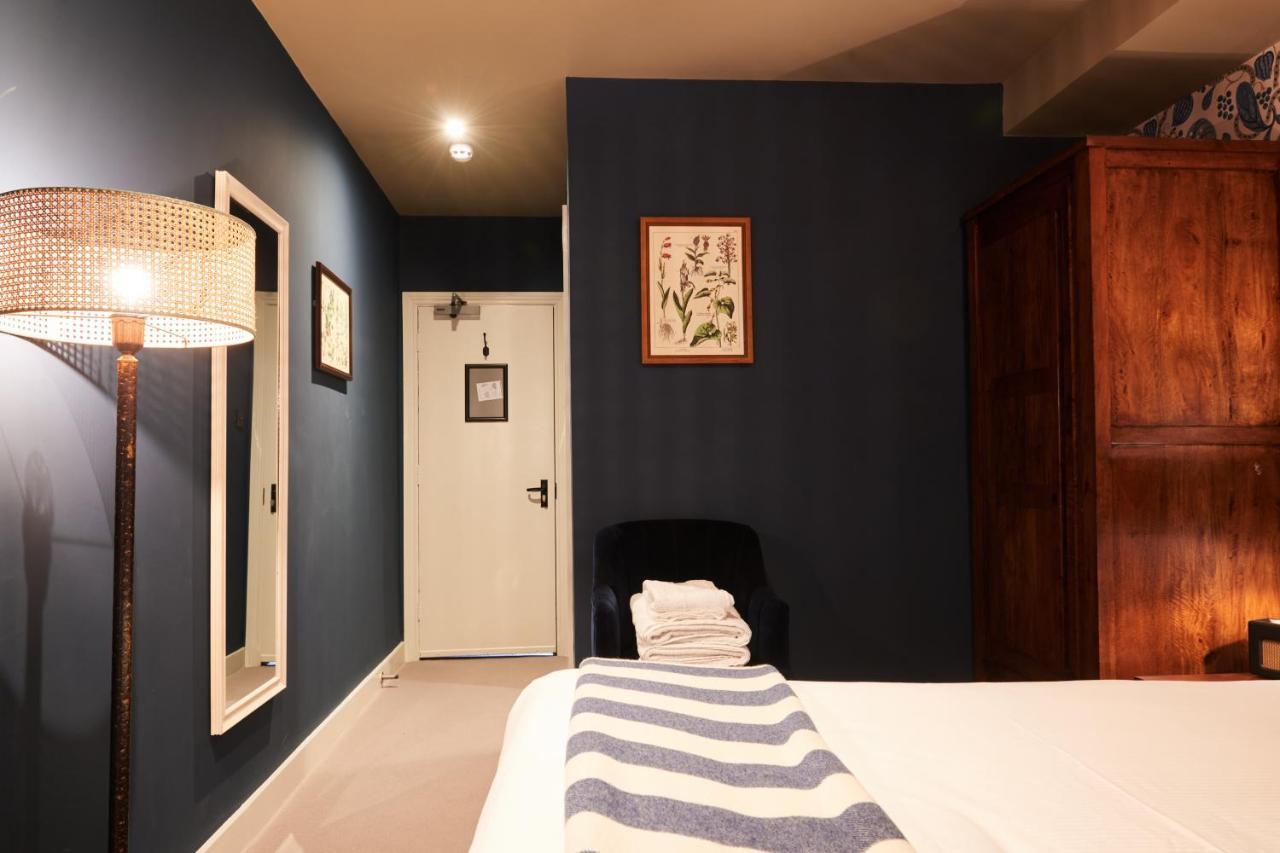Отель The Kings Arms Вудсток Экстерьер фото